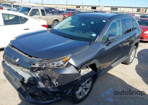 2021 Toyota Rav4 Xle z USA, uszkodzony, nr VIN 2T3W1RFV9MC097488
